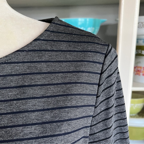 Sunhee Moon Gray Top with White Petite Stripes and Pockets - Size 2 - Picture 3 of 12